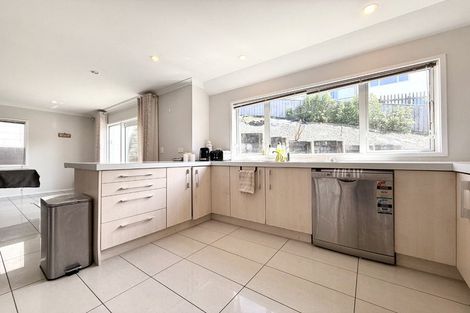 Photo of property in 17 Tamworth Crescent, Newlands, Wellington, 6037