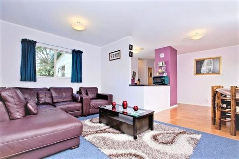 Photo of property in 2/62 Glenvar Road, Torbay, Auckland, 0630