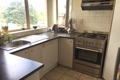 Photo of property in 35 Calypso Way, Unsworth Heights, Auckland, 0632