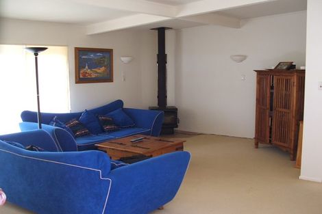Photo of property in 2/17a Hillcrest Avenue, Hillcrest, Auckland, 0627