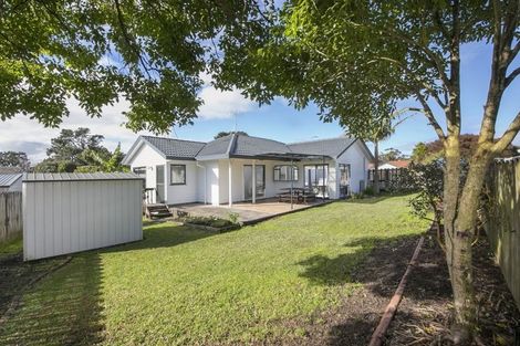 Photo of property in 4 Wyatt Place, Glendene, Auckland, 0602