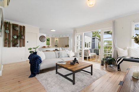 Photo of property in 207 Wade River Road, Wade Heads, Whangaparaoa, 0932