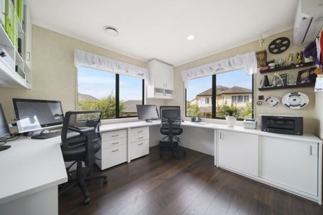 Photo of property in 20 Heyington Way, East Tamaki Heights, Auckland, 2016