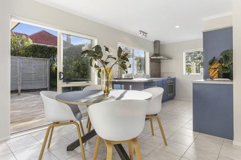 Photo of property in 2a Highland Avenue, Titirangi, Auckland, 0604