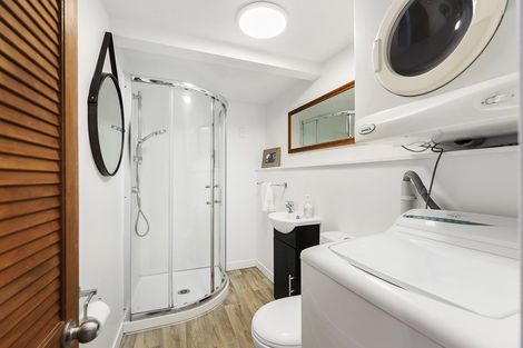 Photo of property in 282 Queens Drive, Lyall Bay, Wellington, 6022