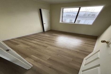 Photo of property in 16 Massine Place, Randwick Park, Auckland, 2105