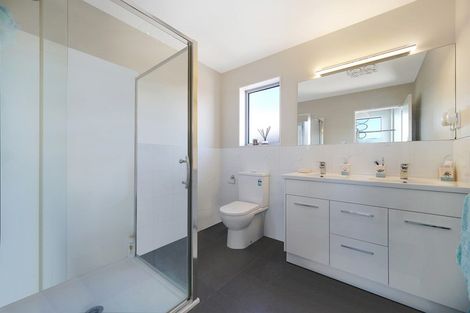 Photo of property in 11 Regis Park Drive, Pukekohe, 2120