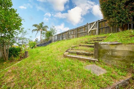 Photo of property in 1a Highgrove Lane, Totara Vale, Auckland, 0632