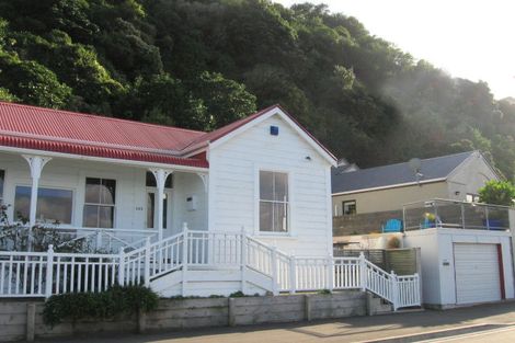 Photo of property in 285 Karaka Bay Road, Karaka Bays, Wellington, 6022