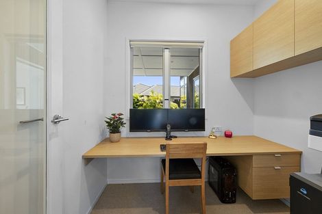 Photo of property in 75 Links Drive, Waiwhakaiho, New Plymouth, 4312