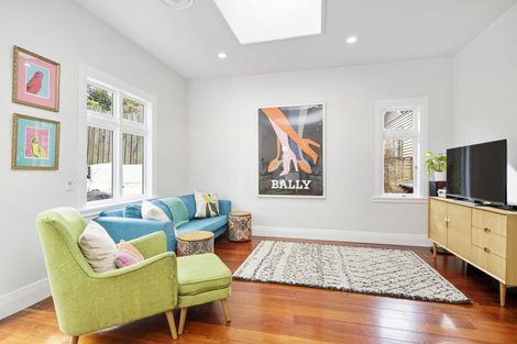 Photo of property in 72 Eden Street, Island Bay, Wellington, 6023