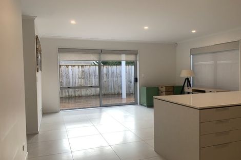 Photo of property in 7 Muriels View Lane, Massey, Auckland, 0614