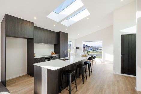 Photo of property in 75 Atlantic Drive, Fitzherbert, Palmerston North, 4410