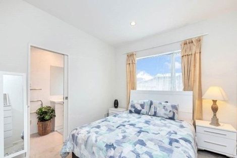 Photo of property in 17 Clendon Place, Manurewa, Auckland, 2102