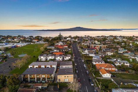 Photo of property in 7/16 Williamson Avenue, Belmont, Auckland, 0622