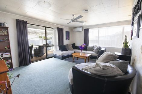 Photo of property in 2 Perry Crescent, Greenmeadows, Napier, 4112