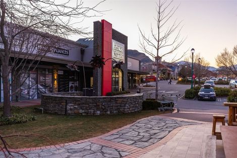 Photo of property in 52 Cedar Drive, Kelvin Heights, Queenstown, 9300