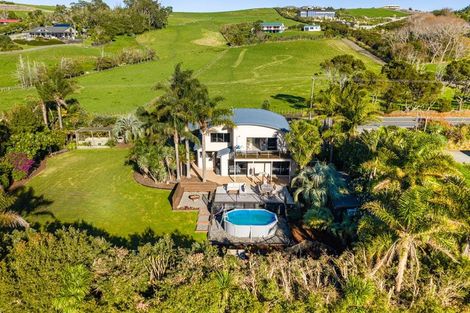Photo of property in 381 Cove Road, Waipu, 0582
