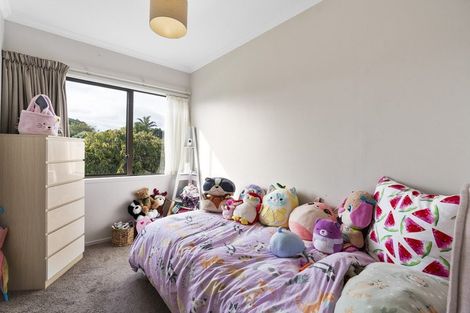 Photo of property in 6 Winstone Place, Highlands Park, New Plymouth, 4312