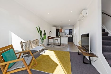 Photo of property in 18 Owen Chapman Drive, Red Beach, 0932