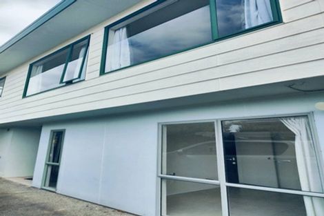 Photo of property in 2/22 Athena Drive, Totara Vale, Auckland, 0629