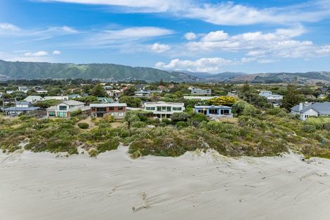 Photo of property in 69 Field Way, Waikanae Beach, Waikanae, 5036