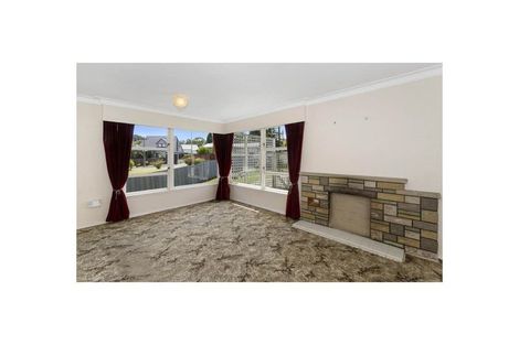Photo of property in 121 Vodanovich Road, Te Atatu South, Auckland, 0610
