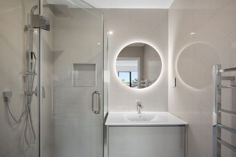 Photo of property in 5 Glendhu Road, Bayview, Auckland, 0629