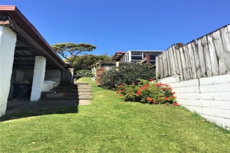Photo of property in 2/19 Hollyhock Place, Browns Bay, Auckland, 0630