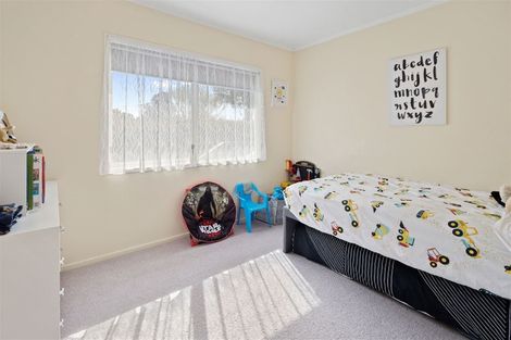Photo of property in 2/49 Strid Road, Te Atatu South, Auckland, 0610