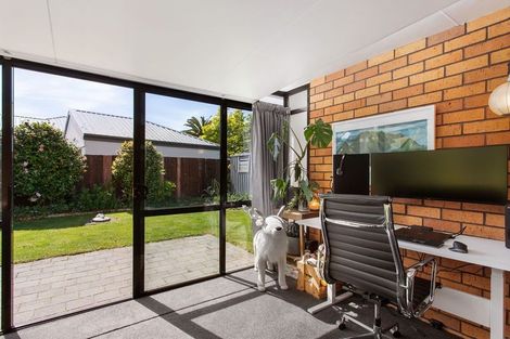 Photo of property in 2/42 Briarmont Street, Avondale, Christchurch, 8061