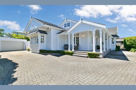 Photo of property in 15 Lucknow Terrace, Khandallah, Wellington, 6035