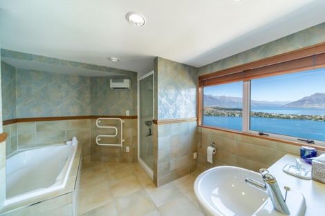 Photo of property in 10 Peregrine Place, Queenstown, 9300