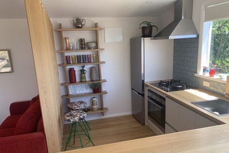 Photo of property in 25 Hungerford Road, Lyall Bay, Wellington, 6022