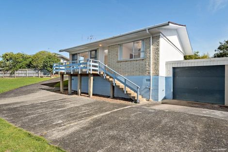 Photo of property in 14 Jenelin Road, Glendene, Auckland, 0602
