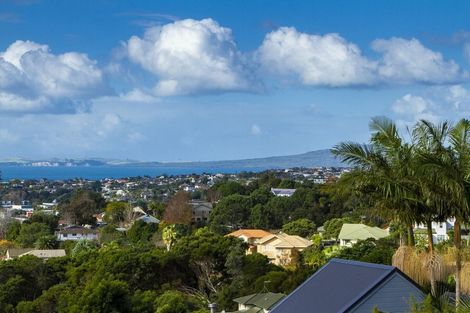 Photo of property in 2/813 East Coast Road, Northcross, Auckland, 0630