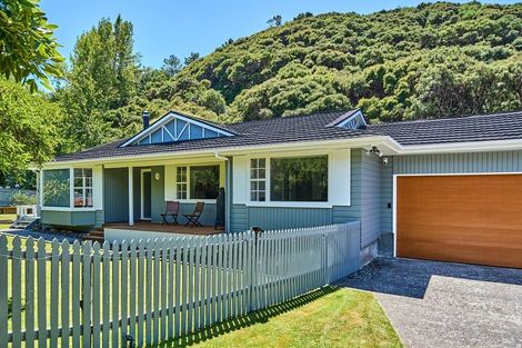 Photo of property in 15 Charthouse Lane, Whitby, Porirua, 5024