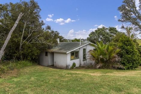 Photo of property in 1088 Beach Road, Torbay, Auckland, 0630