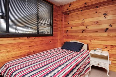 Photo of property in 98 Daffodil Street, Titirangi, Auckland, 0604