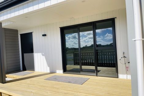 Photo of property in 18 Mene Way, Karaka, 2113