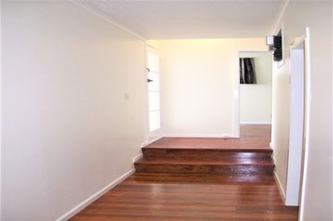 Photo of property in 72 Ruskin Road, Newlands, Wellington, 6037