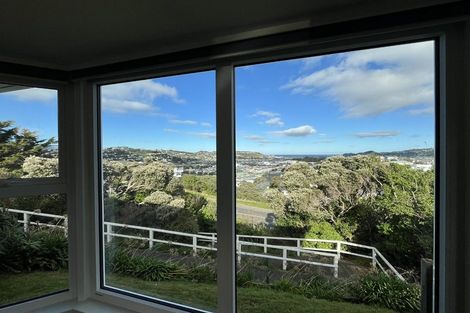 Photo of property in 38 Duchess Place, Maupuia, Wellington, 6022