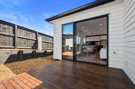Photo of property in 52 Whakairo Crescent, Gulf Harbour, 0930