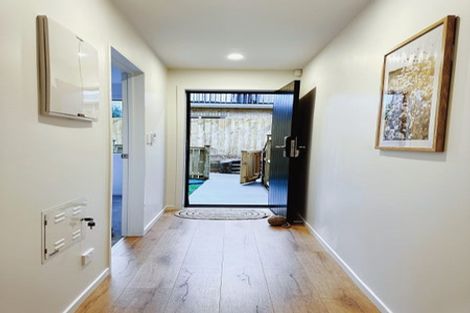 Photo of property in 4/9 Schnapper Rock Road, Greenhithe, Auckland, 0632