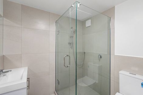 Photo of property in 1/4045f Great North Road, Glen Eden, Auckland, 0602