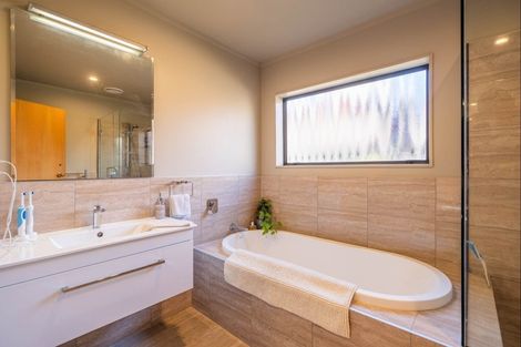 Photo of property in 98 Kapanui Road, Waikanae, 5036