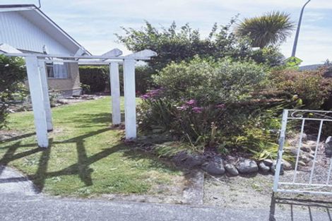 Photo of property in 25 Arawhata Road, Paraparaumu, 5032