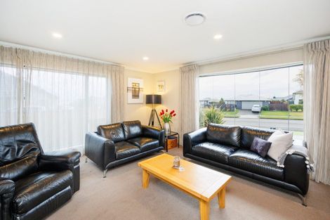Photo of property in 172 Pacific Drive, Fitzherbert, Palmerston North, 4410