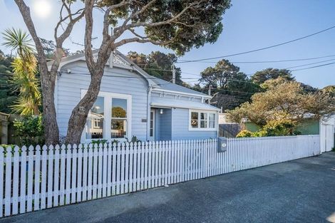 Photo of property in 35 Riddlers Crescent, Petone, Lower Hutt, 5012