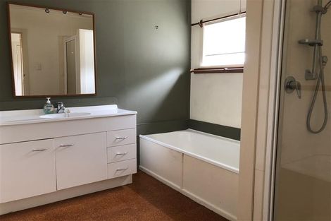 Photo of property in 13 Fairlea Road, Te Atatu South, Auckland, 0610